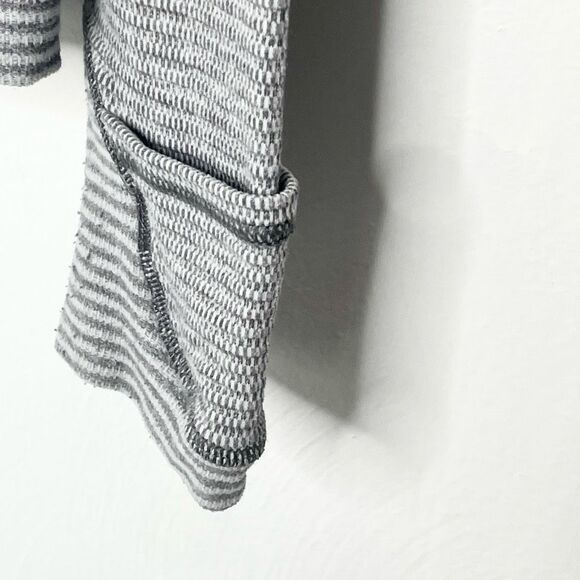 Lululemon Think Fast Pullover - size 8 - Picture 6 of 11